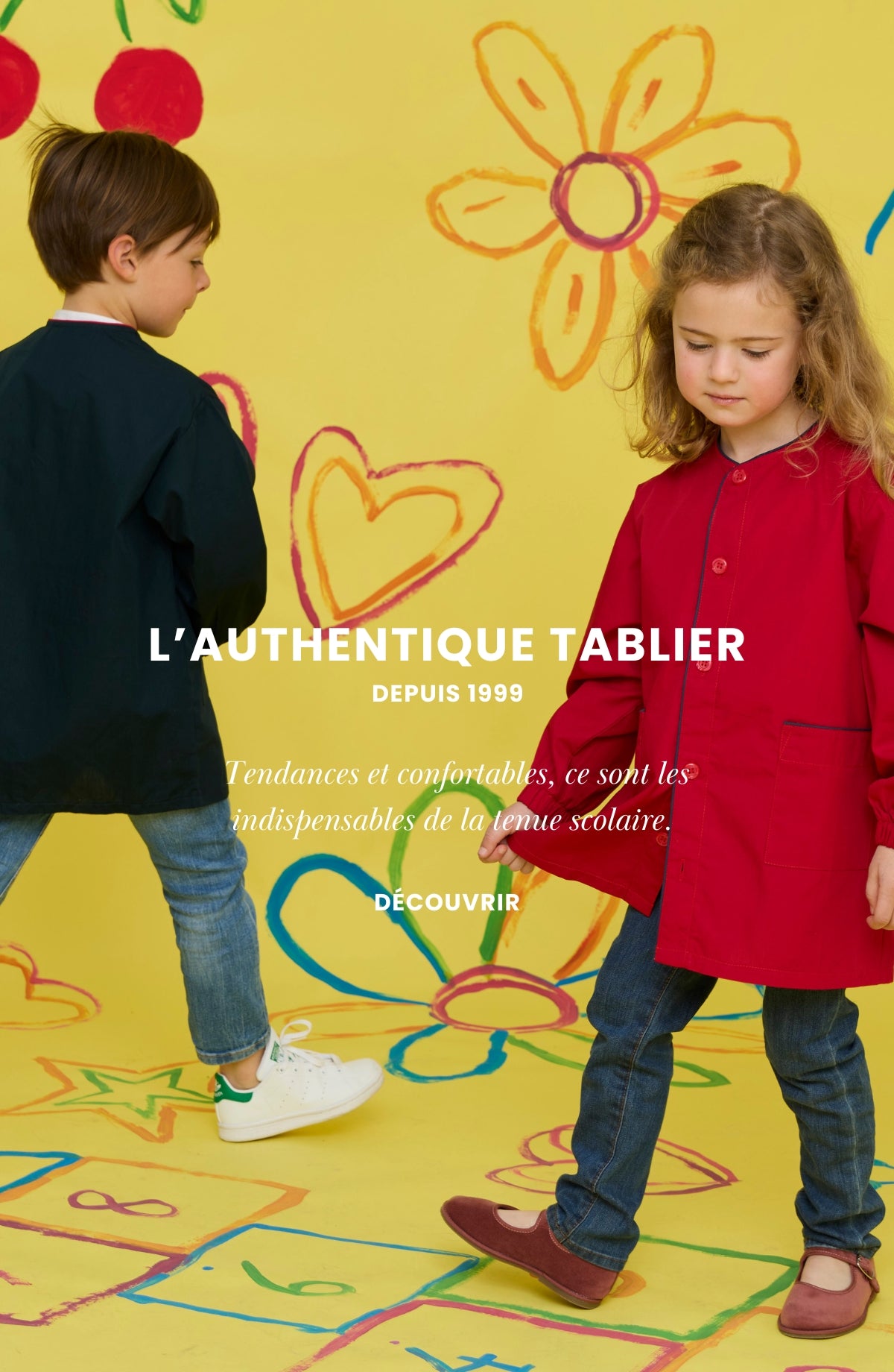 Enfants en tabliers rouge et marine